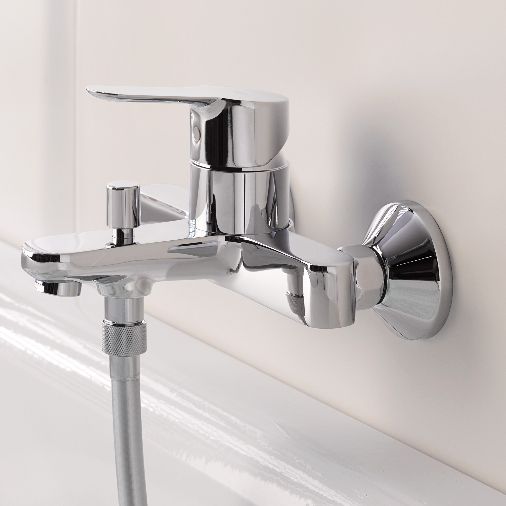 Смеситель grohe для ванной. Смеситель для ванны Grohe BAUEDGE 23334000. Смеситель для ванны Grohe BAUEDGE, хром (23334000). Grohe BAULOOP 23340000. Grohe BAUEDGE 23605000.