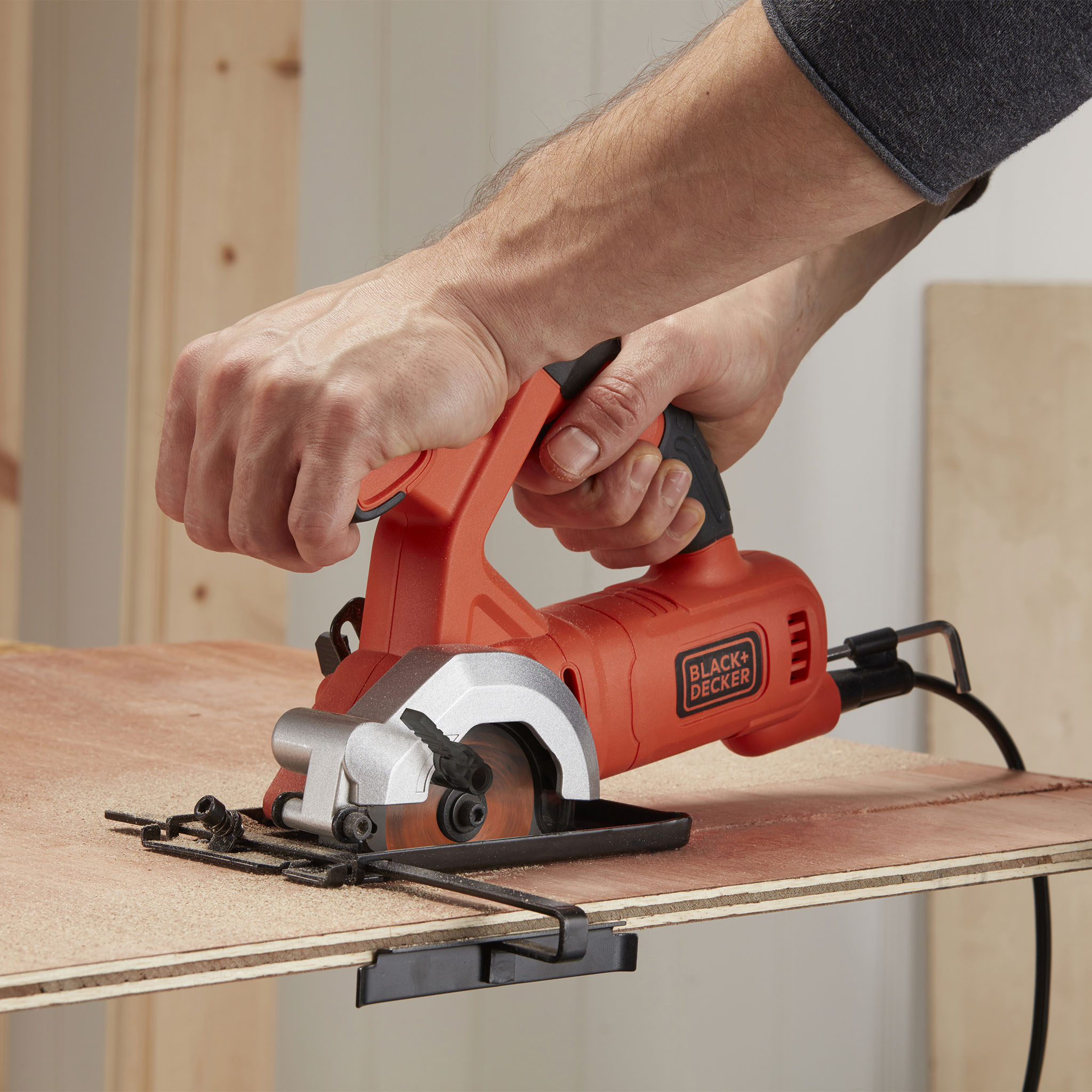 Дисковая мини-пила Black Decker bes510k-QS